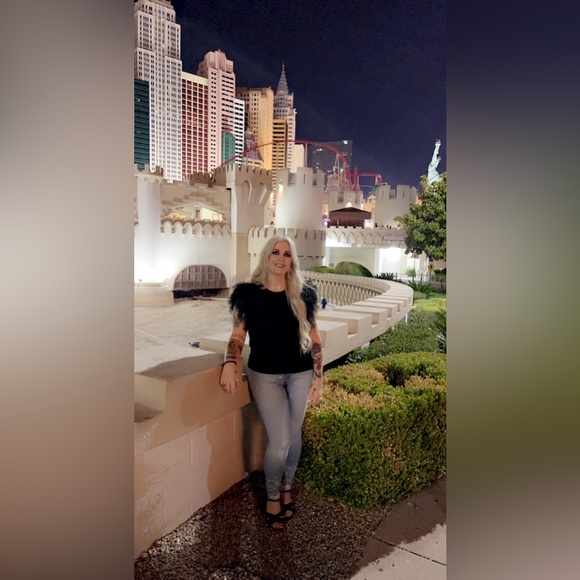 Meet your Posher, Lori - Picture 9 of 16